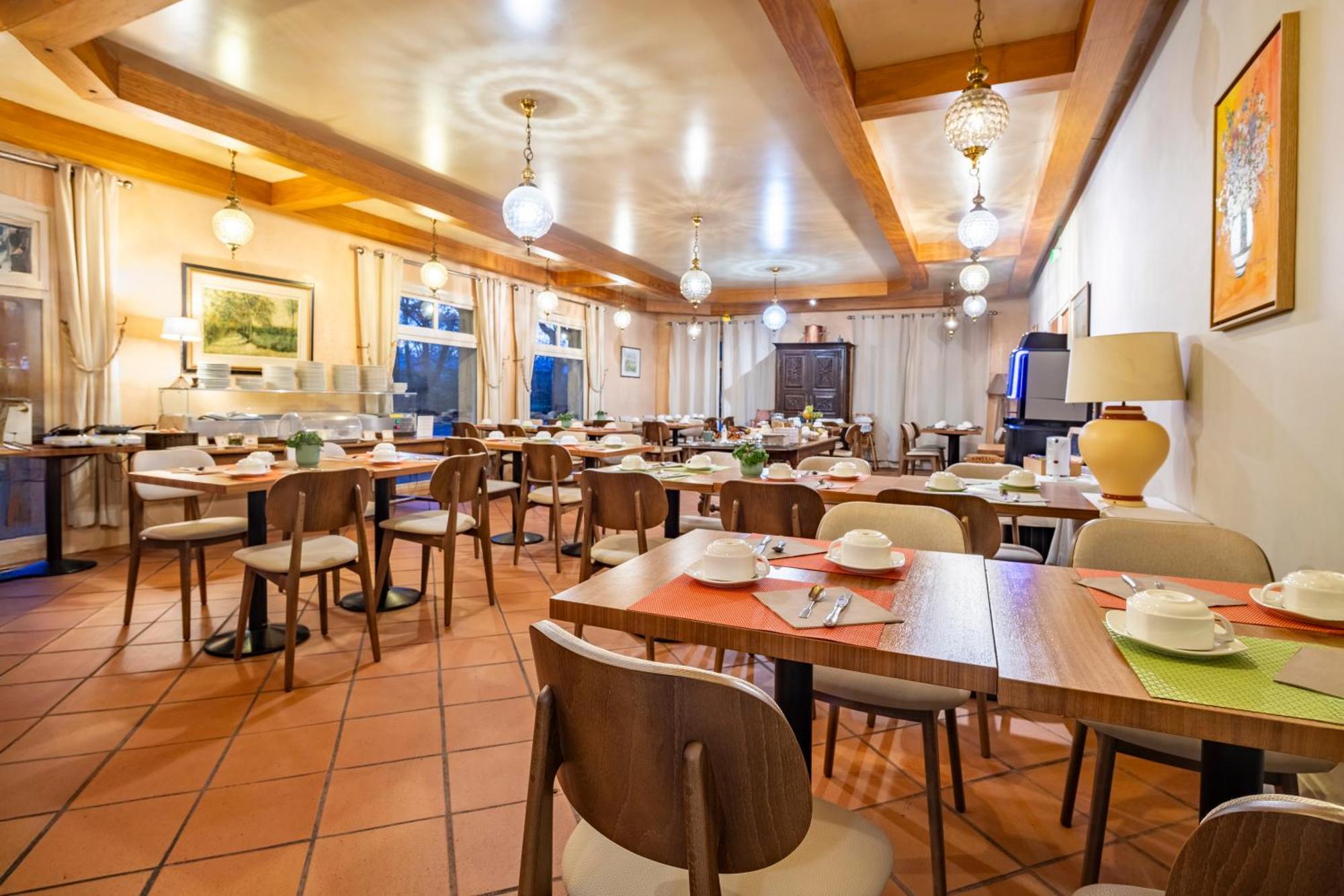 Le Relais Fleuri, Hotel Et Restaurant Logis - Avallon Sauvigny-le-Bois Buitenkant foto