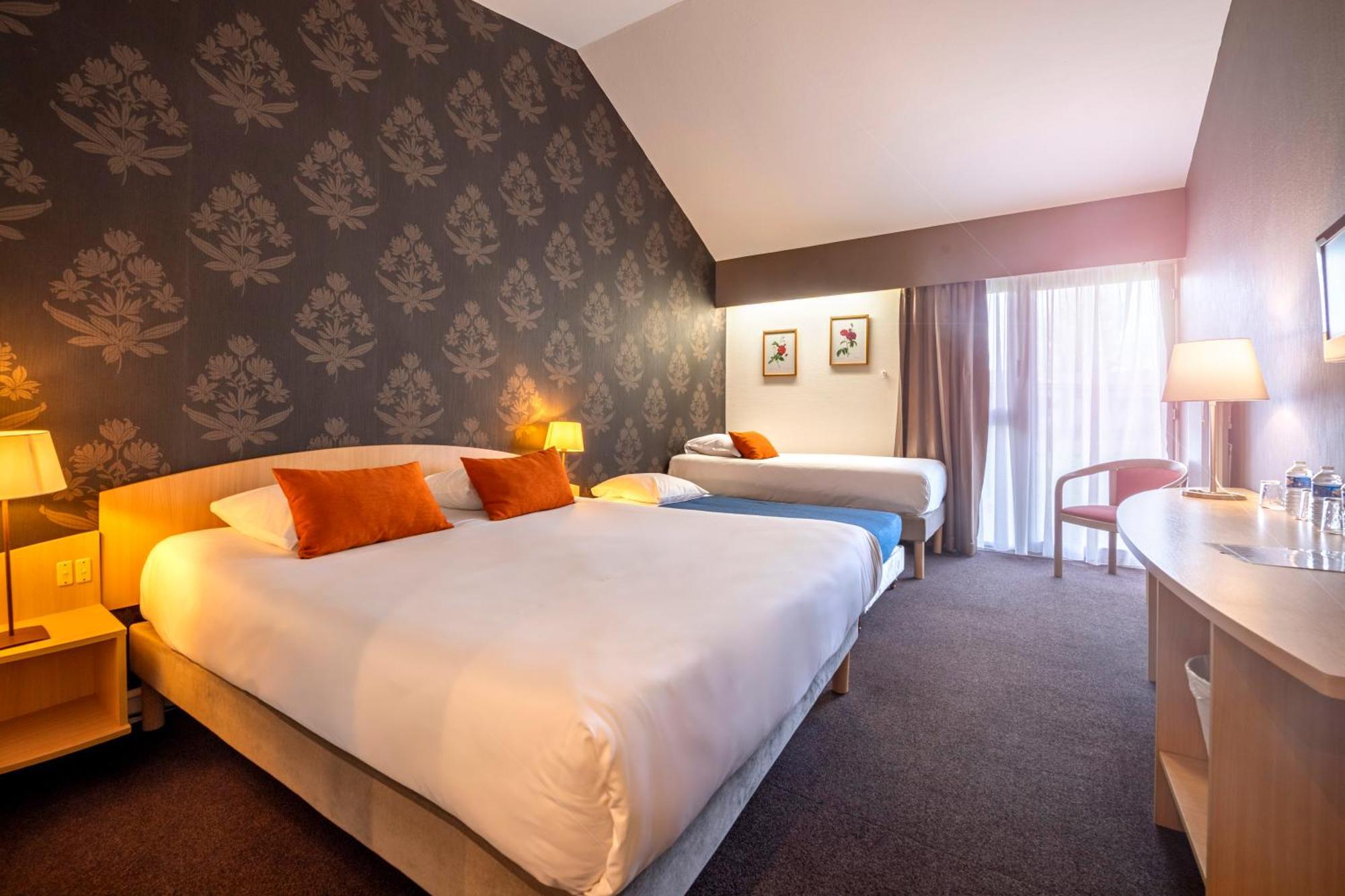 Le Relais Fleuri, Hotel Et Restaurant Logis - Avallon Sauvigny-le-Bois Buitenkant foto