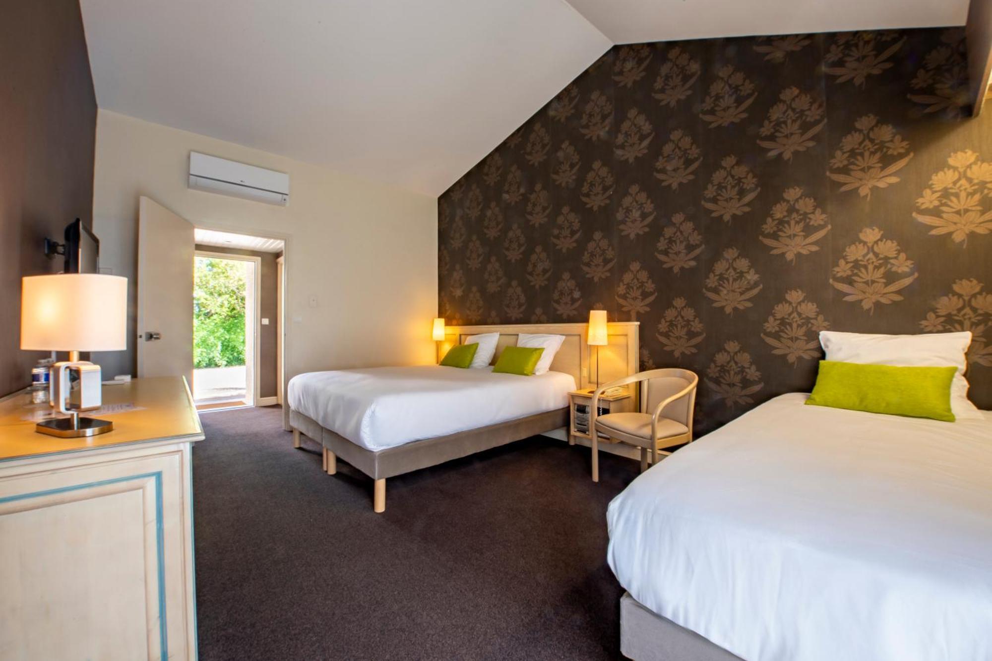 Le Relais Fleuri, Hotel Et Restaurant Logis - Avallon Sauvigny-le-Bois Buitenkant foto