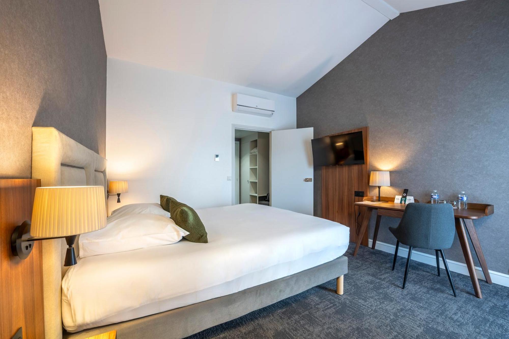 Le Relais Fleuri, Hotel Et Restaurant Logis - Avallon Sauvigny-le-Bois Buitenkant foto
