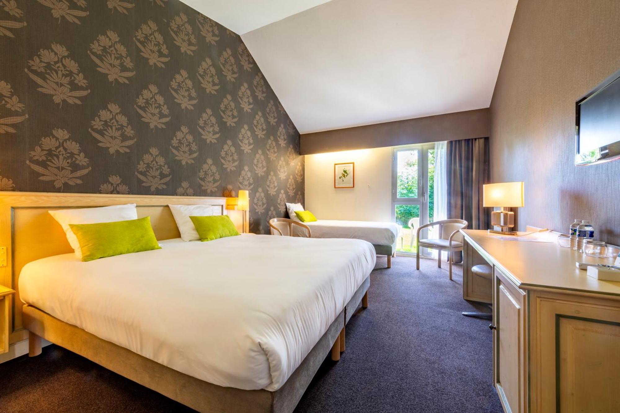 Le Relais Fleuri, Hotel Et Restaurant Logis - Avallon Sauvigny-le-Bois Buitenkant foto
