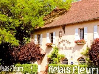 Le Relais Fleuri, Hotel Et Restaurant Logis - Avallon Sauvigny-le-Bois Buitenkant foto